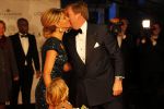 Amsterdam 21 november 2011
Premiere Nova Zembla in het RAI theater. De film is geregisseerd door Reinout Oerlemans en Robert de Hoog en Doutzen Kroes spelen de hoofdrollen.
Prinses Maxima en prins Wilem Alexander zijn de eregasten. Benjamin Oerlemans geeft bloemen aan Maxima
Peter Smulders bv