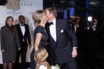 Amsterdam 21 november 2011
Premiere Nova Zembla in het RAI theater. De film is geregisseerd door Reinout Oerlemans en Robert de Hoog en Doutzen Kroes spelen de hoofdrollen.
Prinses Maxima en prins Wilem Alexander zijn de eregasten. Benjamin Oerlemans geeft bloemen aan Maxima
Peter Smulders bv