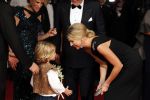 Amsterdam 21 november 2011
Premiere Nova Zembla in het RAI theater. De film is geregisseerd door Reinout Oerlemans en Robert de Hoog en Doutzen Kroes spelen de hoofdrollen.
Prinses Maxima en prins Wilem Alexander zijn de eregasten. Benjamin Oerlemans geeft bloemen aan Maxima
Peter Smulders bv