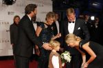 Amsterdam 21 november 2011
Premiere Nova Zembla in het RAI theater. De film is geregisseerd door Reinout Oerlemans en Robert de Hoog en Doutzen Kroes spelen de hoofdrollen.
Prinses Maxima en prins Wilem Alexander zijn de eregasten. Benjamin Oerlemans geeft bloemen aan Maxima
Peter Smulders bv