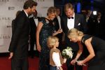 Amsterdam 21 november 2011
Premiere Nova Zembla in het RAI theater. De film is geregisseerd door Reinout Oerlemans en Robert de Hoog en Doutzen Kroes spelen de hoofdrollen.
Prinses Maxima en prins Wilem Alexander zijn de eregasten. Benjamin Oerlemans geeft bloemen aan Maxima
Peter Smulders bv
