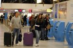 Schiphol en Sint maarten 8 november 2011
Vertrek en aankomst gasten huwelijk Lisa en Jan Smit. Monique Smit met vriend
Peter Smulders bv