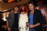 Volendam 24 november 2011
Presentatie dvd Nick en Simon symphonica in Rosso. Angela Groothuizen als sinterklaas en Monique Smit als kerstman reikten ze uit
Peter Smulders bv