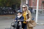 Amsterdam 2 november 2011
Nikkie Plessen met dochter op de fiets.
Peter Smulders bv