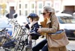 Amsterdam 2 november 2011
Nikkie Plessen met dochter op de fiets.
Peter Smulders bv