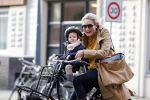 Amsterdam 2 november 2011
Nikkie Plessen met dochter op de fiets.
Peter Smulders bv