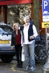 Amsterdam 4 november 2011
Pieter Storms en Nina Brink met dochter op de cornelis schuytstraat.
Peter Smulder bv