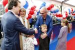 Amsterdam 26 november 2011
Premiere Dolfje Weerwolfje in carre. Paul v Loon met Prinses Laurentien Prins Constantijn en hun kinderen Aloise Claus Cazimir en ...
Peter Smulders bv