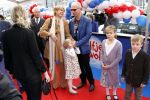 Amsterdam 26 november 2011
Premiere Dolfje Weerwolfje in carre. Paul v Loon met Prinses Laurentien Prins Constantijn en hun kinderen Aloise Claus Cazimir en ...
Peter Smulders bv