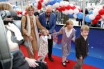 Amsterdam 26 november 2011
Premiere Dolfje Weerwolfje in carre. Paul v Loon met Prinses Laurentien Prins Constantijn en hun kinderen Aloise Claus Cazimir en ...
Peter Smulders bv
