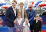 Amsterdam 26 november 2011
Premiere Dolfje Weerwolfje in carre. Paul v Loon met Prinses Laurentien Prins Constantijn en hun kinderen Aloise Claus Cazimir en ...
Peter Smulders bv