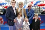 Amsterdam 26 november 2011
Premiere Dolfje Weerwolfje in carre. Paul v Loon met Prinses Laurentien Prins Constantijn en hun kinderen Aloise Claus Cazimir en ...
Peter Smulders bv
