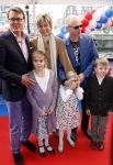 Amsterdam 26 november 2011
Premiere Dolfje Weerwolfje in carre. Paul v Loon met Prinses Laurentien Prins Constantijn en hun kinderen Aloise Claus Cazimir en ...
Peter Smulders bv