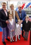 Amsterdam 26 november 2011
Premiere Dolfje Weerwolfje in carre. Paul v Loon met Prinses Laurentien Prins Constantijn en hun kinderen Aloise Claus Cazimir en ...
Peter Smulders bv