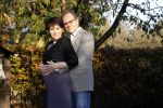 Ede 14 november 2011
Rob de Nijs en zijn zwangere vrouw Henriette bij hun thuis in de tuin.
Peter Smulders bv