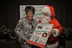 BAARN - In Restaurant Vuur is de perspresentatie gehouden van de nieuwe kerst cd genaamd Christmas Duets.  Met op de foto Ruth Jacott en de Kerstman. FOTO PETER SMULDERS BV