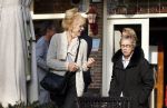 Hilversum 1 november 2011
Sonja Barend met een kennis op terras bij de jonge haan.
Peter Smulders bv