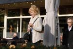 Hilversum 1 november 2011
Sonja Barend met een kennis op terras bij de jonge haan.
Peter Smulders bv
