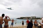 Sint maarten 9 november 2011
Laag overkomende vliegtuigen bij strand op sint maarten.
Peter Smulders bv