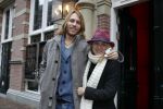 Amsterdam 20 november 2011
Wende Snijders met vriend op het leidse plein.
Peter Smulders bv