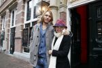 Amsterdam 20 november 2011
Wende Snijders met vriend op het leidse plein.
Peter Smulders bv