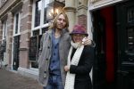 Amsterdam 20 november 2011
Wende Snijders met vriend op het leidse plein.
Peter Smulders bv