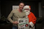 BAARN - In Restaurant Vuur is de perspresentatie gehouden van de nieuwe kerst cd genaamd Christmas Duets.  Met op de foto Wino Omtzigt en de Kerstman. FOTO PETER SMULDERS BV