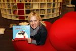 Amsterdam 14 november 2011
Presentatie Douwe Egberts sinterklaasboeken vak Yvon Jaspers Arjan Ederveen en Ronald Giphart gepresentaeerd door Renate Verbaan in de bibliotheek van Amsterdam.
Peter Smulders bv