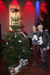 Hilversum 7 december 2012
Sky radio opbouwen Christmas tree (kerstboom) voor goede doelen. Anouk Smulders en Anita Witzier voor stichting hulphond
Peter Smulders bv