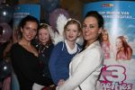 Amsterdam, 9 December 2012
Premiere Speelfilm de Drie Bengeltjes van K3
Aukje v Ginneken met haar zus Marieke v Ginneken en hun kinderen
Foto Peter Smulders BV