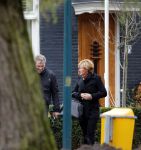 Oegstgeest  1 en 2 december 2012
Caroline Tensen thuis bij haar nieuwe vriend Ernst jan Smids. Haar mini cooper cabrio heeft allebei de dagen voor zijn huis gestaan.
Peter Smulders bv