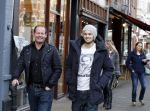 Amsterdam 6 december 2012
Danny Blind met zijn zoon Daley op de cornelis schuytstraat.
Peter Smulders bv