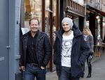 Amsterdam 6 december 2012
Danny Blind met zijn zoon Daley op de cornelis schuytstraat.
Peter Smulders bv