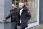 Amsterdam 6 december 2012
Danny Blind met zijn zoon Daley op de cornelis schuytstraat.
Peter Smulders bv