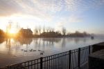 Nigtevecht 30 november 2012
De zon komt op achter ons huis met een beestje mist op de vecht.
Peter Smulders bv