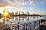 Nigtevecht 30 november 2012
De zon komt op achter ons huis met een beestje mist op de vecht.
Peter Smulders bv