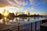 Nigtevecht 30 november 2012
De zon komt op achter ons huis met een beestje mist op de vecht.
Peter Smulders bv