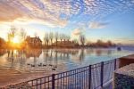 Nigtevecht 30 november 2012
De zon komt op achter ons huis met een beestje mist op de vecht.
Peter Smulders bv