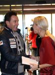 Amsterdam Zuid-Oost, 11 December 2012
Hamburgers bakken met Gerard Joling, Robert ten Brink, Ajouad El-Miloudi en
Bobbie ( Van Ernst en de rest) voor het goede doel, de Ronald McDonald Stichting Debbie de Wagenaar, Interim Manager Communications, Public Affairs bij McDonald's Nederland
Foto Peter Smulders BV