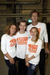Katwijk Leiden 28 november 2012
Edwin en Annemarie v d sar en hun kinderen Joe en Lynn maken schilderije met Pim Smit die verkocht gaan worden voor de edwin v d Sar foundation.
Peter Smulders bv