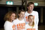 Katwijk Leiden 28 november 2012
Edwin en Annemarie v d sar en hun kinderen Joe en Lynn maken schilderije met Pim Smit die verkocht gaan worden voor de edwin v d Sar foundation.
Peter Smulders bv