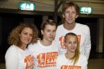 Katwijk Leiden 28 november 2012
Edwin en Annemarie v d sar en hun kinderen Joe en Lynn maken schilderije met Pim Smit die verkocht gaan worden voor de edwin v d Sar foundation.
Peter Smulders bv