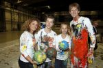 Katwijk Leiden 28 november 2012
Edwin en Annemarie v d sar en hun kinderen Joe en Lynn maken schilderije met Pim Smit die verkocht gaan worden voor de edwin v d Sar foundation.
Peter Smulders bv