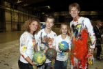 Katwijk Leiden 28 november 2012
Edwin en Annemarie v d sar en hun kinderen Joe en Lynn maken schilderije met Pim Smit die verkocht gaan worden voor de edwin v d Sar foundation.
Peter Smulders bv