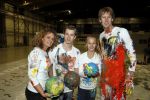 Katwijk Leiden 28 november 2012
Edwin en Annemarie v d sar en hun kinderen Joe en Lynn maken schilderije met Pim Smit die verkocht gaan worden voor de edwin v d Sar foundation.
Peter Smulders bv