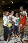 Katwijk Leiden 28 november 2012
Edwin en Annemarie v d sar en hun kinderen Joe en Lynn maken schilderije met Pim Smit die verkocht gaan worden voor de edwin v d Sar foundation.
Peter Smulders bv