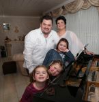 Tiel, 19 December 2012 Frans Duijts met zijn vrouw Marloes Duijts en hun 