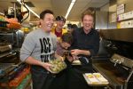 Amsterdam Zuid-Oost, 11 December 2012
Hamburgers bakken met Gerard Joling, Robert ten Brink, Ajouad El-Miloudi en
Bobbie ( Van Ernst en de rest) voor het goede doel, de Ronald McDonald Stichting
Foto Peter Smulders BV