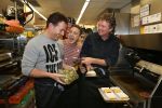 Amsterdam Zuid-Oost, 11 December 2012
Hamburgers bakken met Gerard Joling, Robert ten Brink, Ajouad El-Miloudi en
Bobbie ( Van Ernst en de rest) voor het goede doel, de Ronald McDonald Stichting
Foto Peter Smulders BV