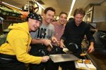 Amsterdam Zuid-Oost, 11 December 2012
Hamburgers bakken met Gerard Joling, Robert ten Brink, Ajouad El-Miloudi en
Bobbie ( Van Ernst en de rest) voor het goede doel, de Ronald McDonald Stichting
Foto Peter Smulders BV